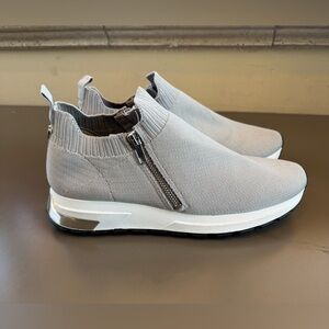 Steve Madden Women’s Gray and Silver Zipper Slip On Sneakers